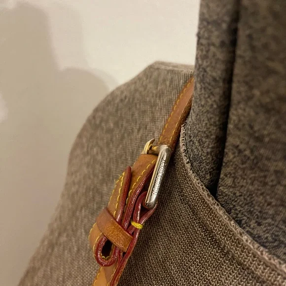 Louis Vuitton Monogram Galleria Pm - Picture 2 of 16